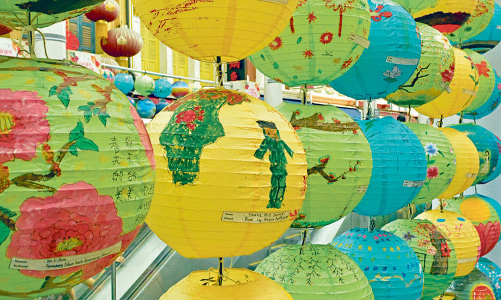 Lantern Painting Competition at the Mid Autumn Festival in Chinatown Singapore, on 30 August 2014. (Epoch Times)