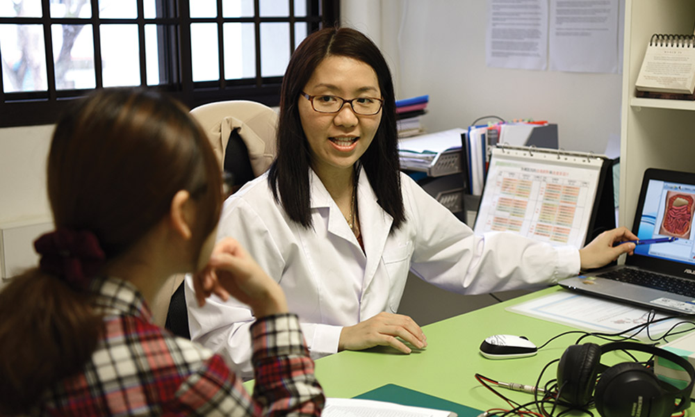 Ms Kwan Soo Chin (R), ITEC Academy Lecturer in Diet & Nutrition