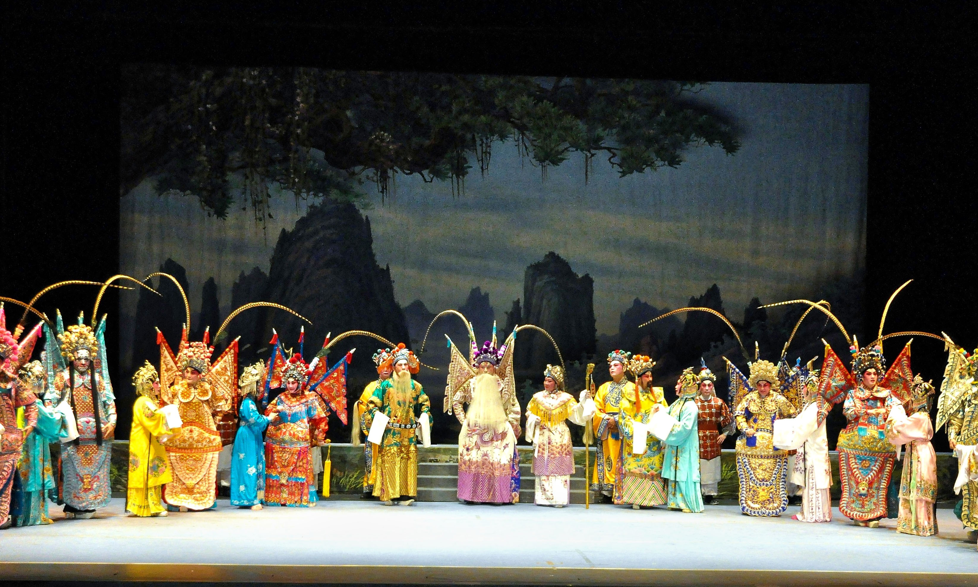 Chinese-Theatre-Circle-staging